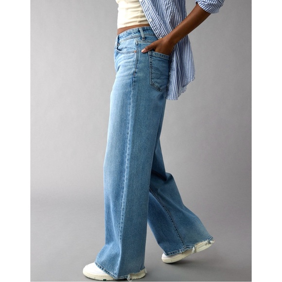 American Eagle Super High Waisted Ultra Wide Leg Jean - Picture 2 of 11